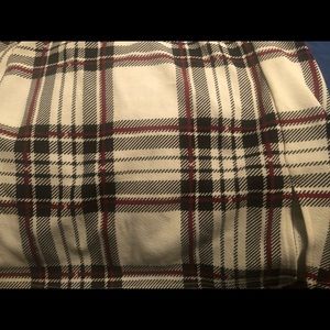 Trim Rib-knee Tee and split helm Plaid skirt